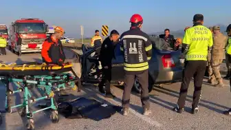 Erzurum'da Kamyonete Arkadan Çarpan Otomobilde 3 Kişi Hayatını Kaybetti, 3 Kişi Yaralandı