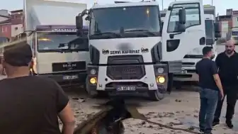 Eskişehir'de Freni Boşalan Kamyon Parkın Yanında Durabildi