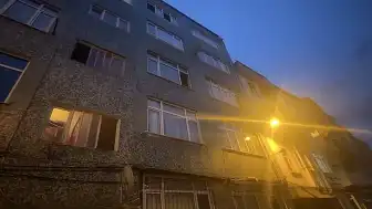 Fatih'te Cam Silen Kadın 5. Kattan Düşerek Hayatını Kaybetti