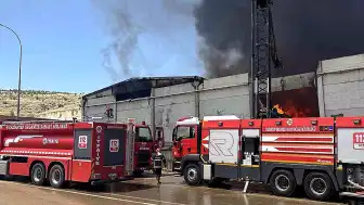 Gaziantep'teki Tekstil Fabrikasında Yangın: Müdahale Sürüyor