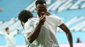 Kanadalı Forvet Cyle Larin'in Beşiktaş Kariyeri ve Oyuncu Profili