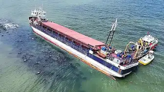 Karasu'da Karaya Oturan 'Ninova' Gemisindeki Yük Tahliyesi Başladı