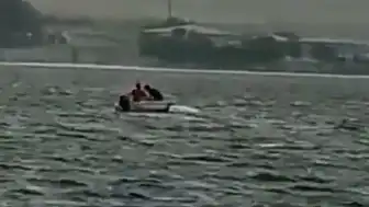 Küçükçekmece Gölü'nde Kayık Alabora Oldu: Mahsur Kalanlar Kurtarıldı