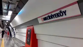 M7 Metro Hattı'nda Teknik Arıza: Seferler Aksadı, Yolcular Tahliye Edildi