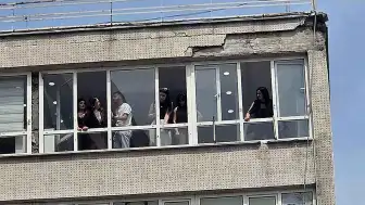 Samsun'da İş Hanından Düşen Sıva Parçaları 2 Kişiyi Yaraladı