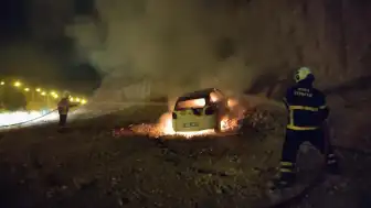 Siirt-Kurtalan Kara Yolunda Seyir Halindeki Otomobil Yanarak Kullanılamaz Hale Geldi