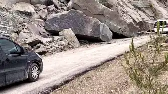 Sinop Ayancık'ta Heyelan Nedeniyle Köy Yolu Trafiğe Kapatıldı