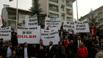 Sivasspor Taraftarlarından Kulüp Yönetimine Tepki: "Elini Taşın Altına Koyun"
