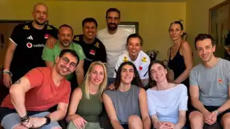 Türkiye Voleybol Federasyonu Heyeti Karmen Aksoy'a Geçmiş Olsun Ziyaretinde Bulundu