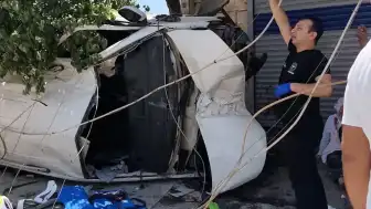 Adıyaman'da Trafik Kazası: Hafif Ticari Araç Elektrik Direğine Çarptı, 9 Yaralı