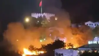 Ankara Kalesi Çevresindeki Otluk Alanda Yangın Çıktı