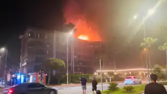Antalya Alanya'da Otel Yangını: Çatı Katında Çıkan Alevler Tahliye Getirdi