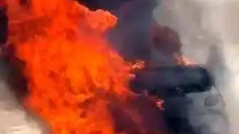 Antalya'nın Serik ilçesinde seyir halindeki otomobil yanarak kullanılamaz hale geldi