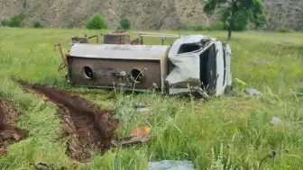 Bingöl Karlıova'da su tankerinin şarampole devrilmesi sonucu 1 kişi hayatını kaybetti