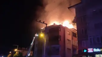 Bolu'da Apartman Çatı Katında Yangın: Kullanılamaz Hale Geldi