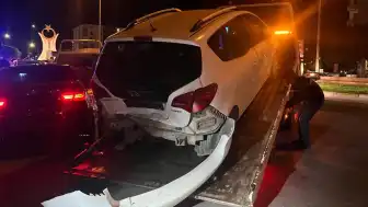 Çorum'da Otomobilin Park Halindeki Araca Çarpması Sonucu 4 Yaralı