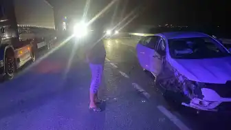 Erzincan-Erzurum Kara Yolunda Tır ile Otomobil Çarpıştı: 4 Yaralı