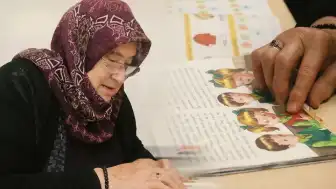 Gaziantep'te 70 Yaşındaki Kadın Okuma Yazma Hayaline Kavuştu