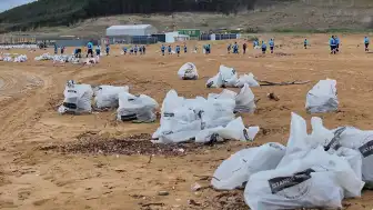 İBB Verileri Paylaşıldı: İstanbul Kıyı ve Plajlarından 6 Ayda 5 Bin 291 Ton Atık Temizlendi