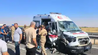 Nusaybin'de Ambulansın Karıştığı Zincirleme Trafik Kazası: 3 Yaralı