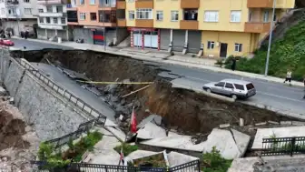Rize'de Yurt İnşaatı Bölgesinde Yol Çöktü