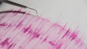Endonezya'da 7,7 Büyüklüğünde Deprem: Tsunami Uyarısı Yapıldı