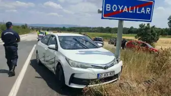Kastamonu'da Trafik Kazası: Otomobil Traktöre Çarptı, 2 Yaralı
