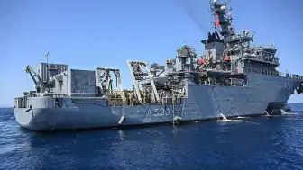 Girne'de Batan Feribot İçin TCG Işın Gemisi de Devrede