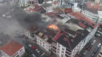 Arnavutköy'de 5 Katlı Binada Çıkan Yangın Söndürüldü: Mahsur Kalanlar Kurtarıldı