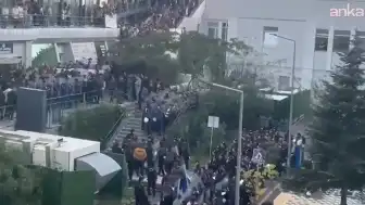 Boğaziçi Üniversitesi'nde Yemek Zammına Karşı Eylem: Polis Müdahalesi