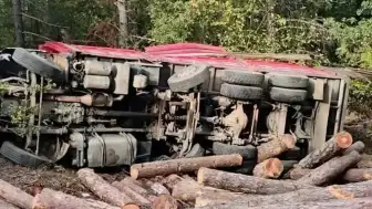 Çanakkale'de Toprak Yol Çöktü: Kamyon Devrildi, 1 Kişi Hayatını Kaybetti, 1 Kişi Yaralandı