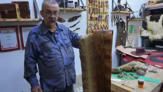 İzmir'de Deri Ustası Mehdi Vudine, Kaybolan Zanaatı Çocuklarına Öğreterek Yaşatıyor