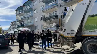 Kamyon Altında Kalan Kadın Hayatını Kaybetti