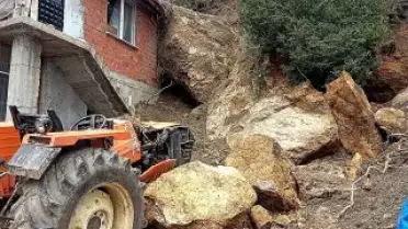 Amasya'da Heyelan: Ev ve Traktör Hasar Gördü