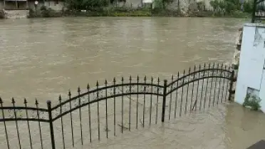 Amasya'da Yeşilırmak Taştı, Gezi Yolları Sular Altında Kaldı