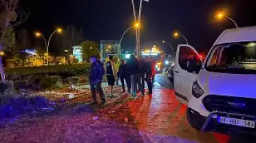Ankara'da Aydınlatma Direğine Çarpan Motosiklet Sürücüsü Hayatını Kaybetti