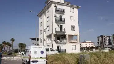 Antalya'da Apartman Dairesinde Patlama: 1 Ağır Yaralı