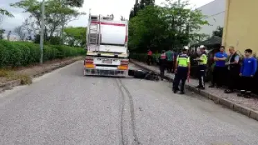 Antalya'da Tır Kazası: 19 Yaşındaki Motosiklet Sürücüsü Hayatını Kaybetti