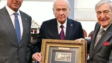 Bahçeli'den Koç'a Bozkurt Tasarımlı Banknot Tablosu