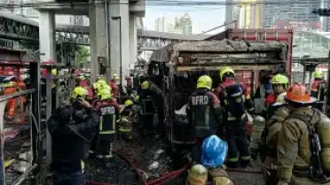 Bangkok'ta Yük Treni Halk Otobüsüne Çarptı: 8 Kişi Hayatını Kaybetti