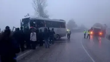 Bolu'da Tanker ve Yolcu Minibüsü Çarpıştı: 3 Ağır Yaralı