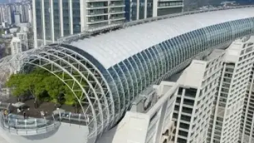 Dört Gökdelen Havada Birleştirildi: Şehir Merkezine Gökyüzü Koridoru İnşa Edildi