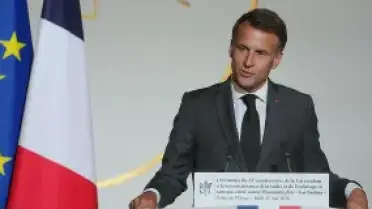 Emmanuel Macron, 'Kara Kanun'un yürürlükten kaldırılmasını destekledi, onarım konusundaki düşüncelerini dile getirdi
