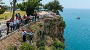 Falez bandında yamaç temizliği yapıldı