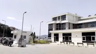 İzmir'de Şantiyede Yanmış Kadın Cesedi Bulundu: Bir Kişi Gözaltında