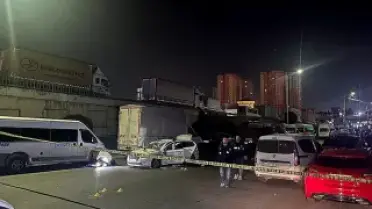 Küçükçekmece'de Dur İhtarına Uymayan Otomobil Kovalamacası: 1 Polis Memuru Yaralandı