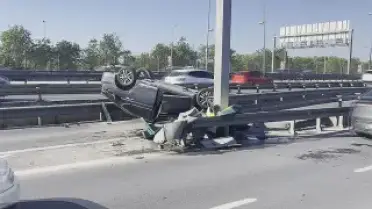 Küçükçekmece'de Trafiği Etkileyen Kaza: Otomobil Takla Attı