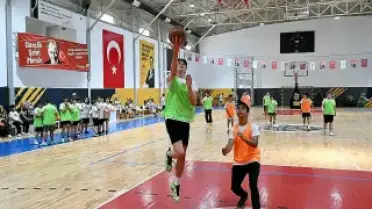 Mersin'de 19 Mayıs Coşkusu Spor Turnuvalarıyla Taçlandı