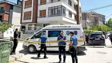 Parkta Kanlar İçinde Bulunan Şüpheli, Anne ve Babasını Öldürdüğünü İtiraf Etti