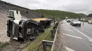 Samsun'da İki TIR Çarpıştı: 2 Sürücü Yaralandı